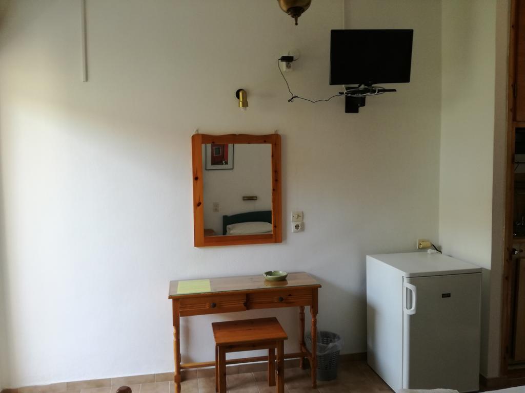 Pericles Studios Agia Marina  Buitenkant foto