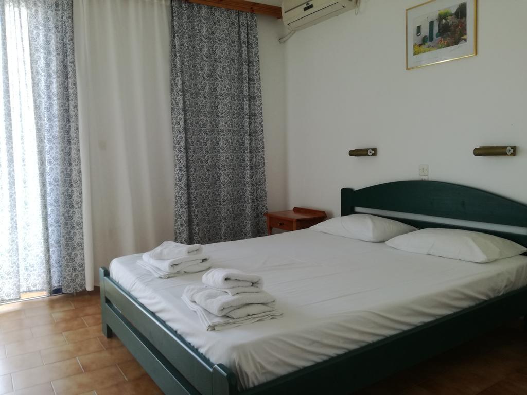 Pericles Studios Agia Marina  Buitenkant foto